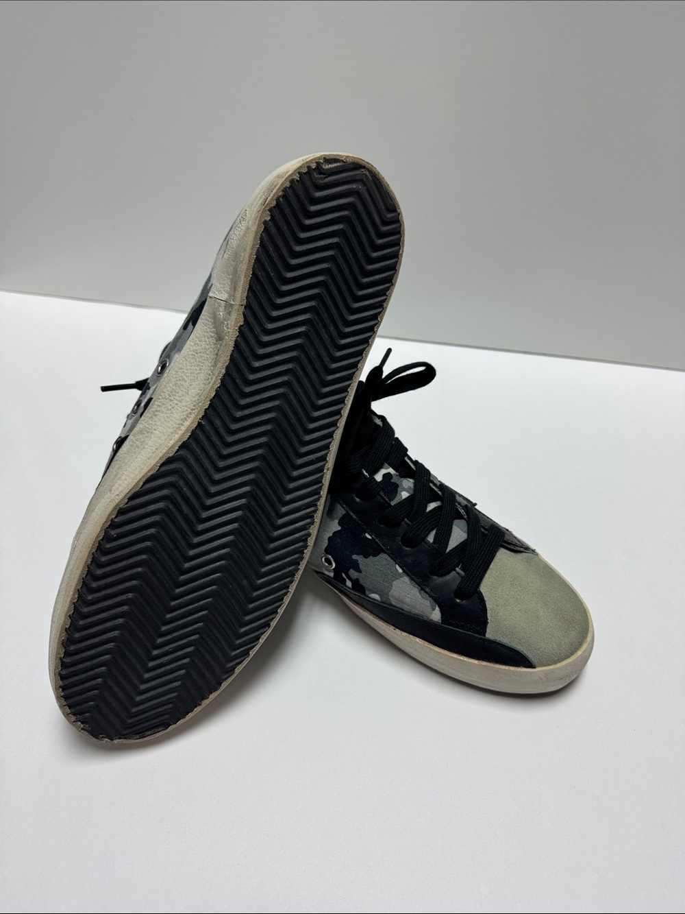 Golden Goose Men’s Gray Camo Superstar Sneakers with Black Accents - Picture 3 of 12